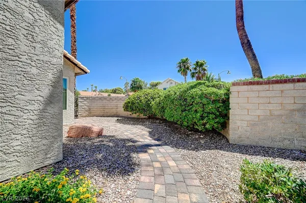 $2,995 | 2733 Brookstone Court, Las Vegas, NV 89117