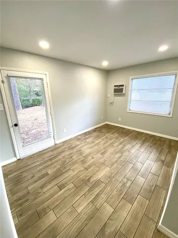 $194,900 | 18107 Lake Front Drive, Lutz, FL 33548