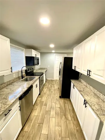 $194,900 | 18107 Lake Front Drive, Lutz, FL 33548