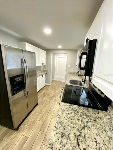 $194,900 | 18107 Lake Front Drive, Lutz, FL 33548