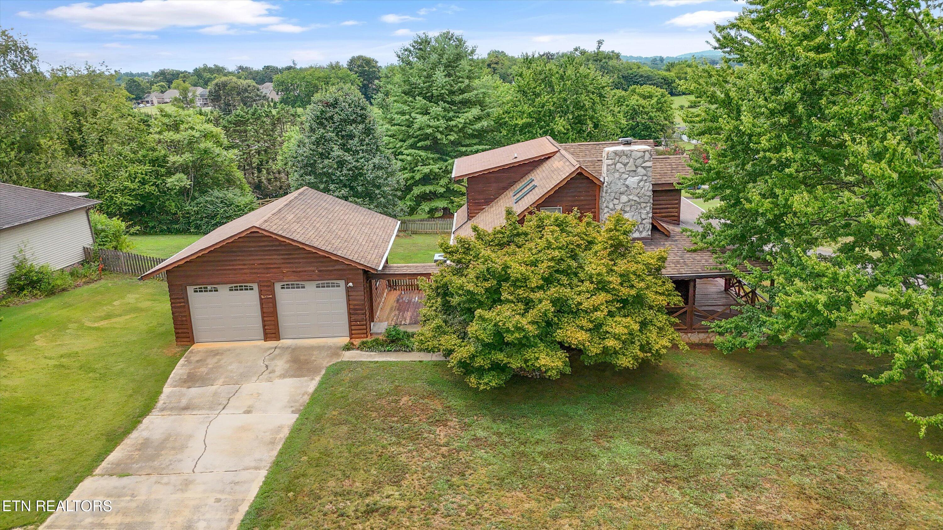 51-2313 Riverside Dr-009