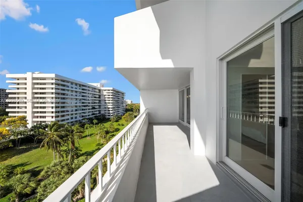 $849,000 | 177 Ocean Ln Drive, Unit 703, Key Biscayne, FL 33149