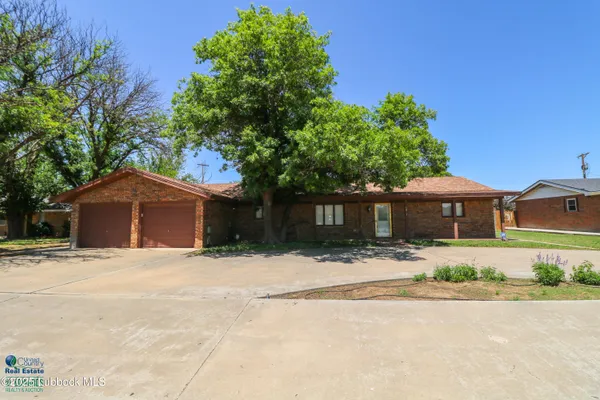 $169,000 | 1021 Northeast 1st Street, Earth, TX 79031