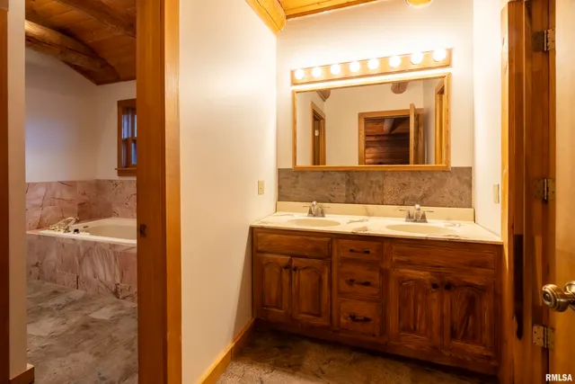 $550,000 | 221 Poplar Lake Road, Makanda, IL 62958