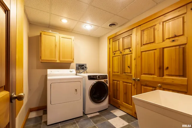 $550,000 | 221 Poplar Lake Road, Makanda, IL 62958