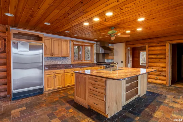 $550,000 | 221 Poplar Lake Road, Makanda, IL 62958