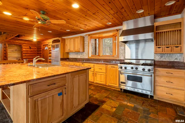 $550,000 | 221 Poplar Lake Road, Makanda, IL 62958