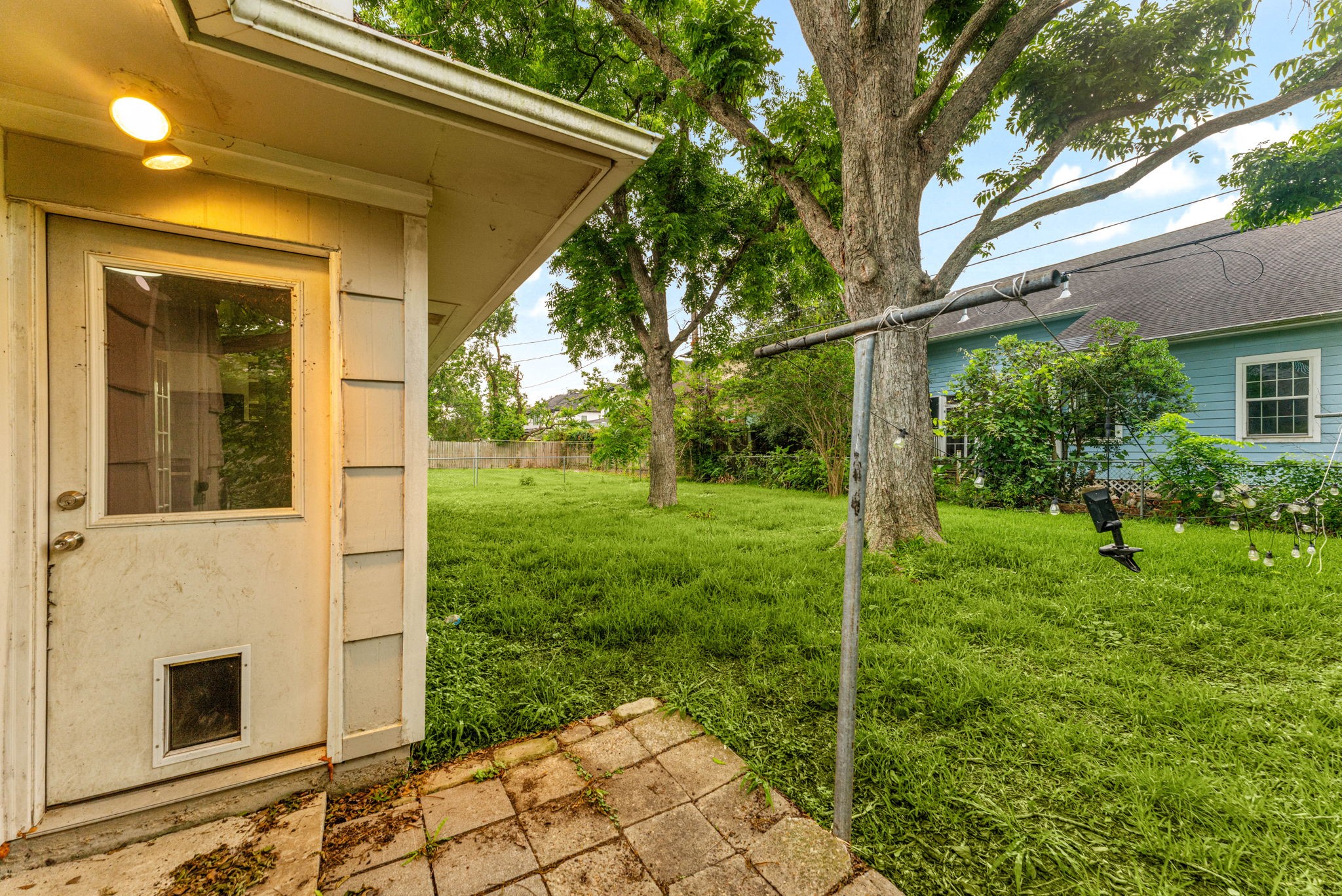 5127 Maple Street Bellaire, TX 77401 - Photo 18 of 20 Back Door