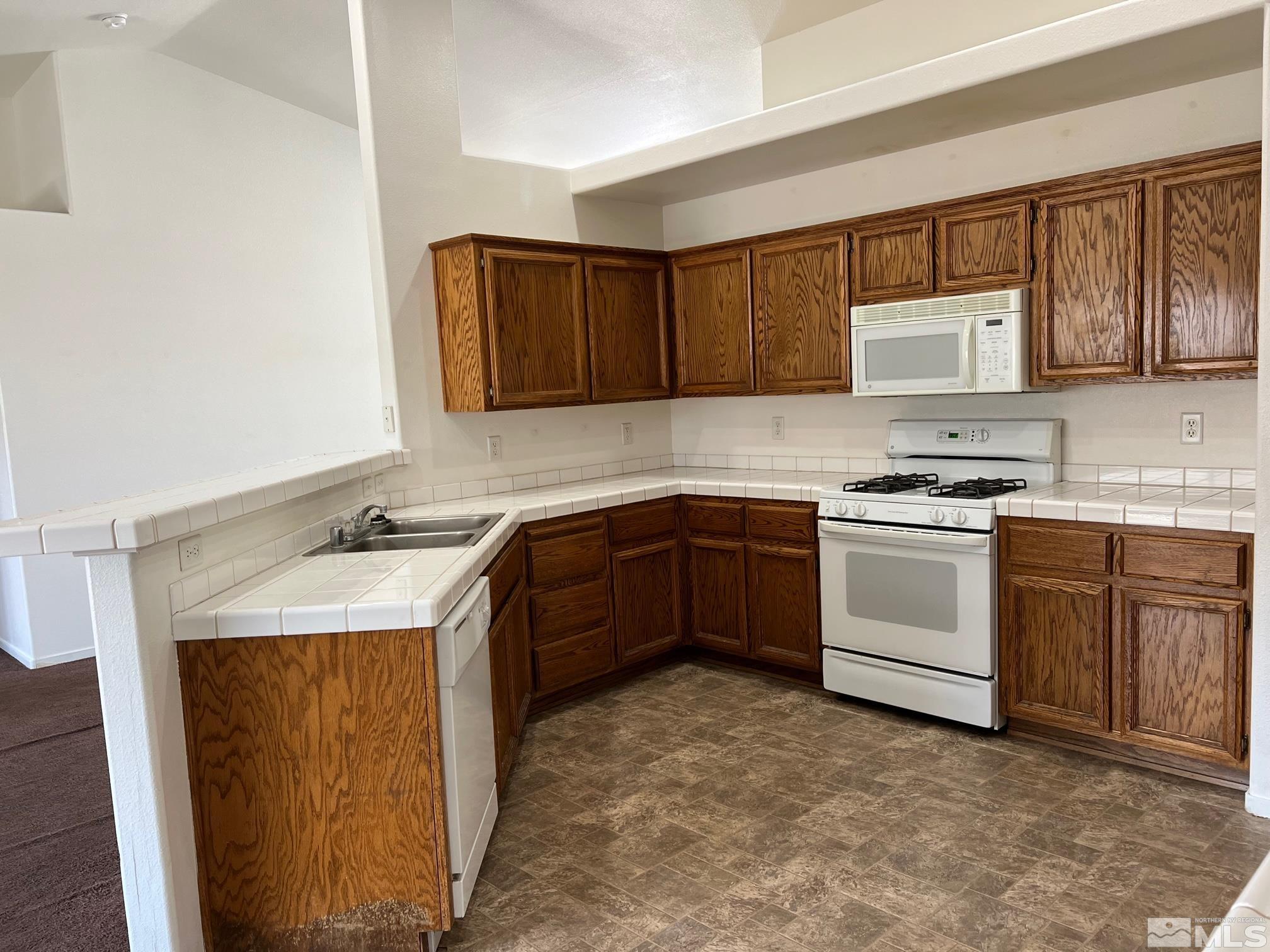 836 Stanton Road Fernley, NV 89408 - Photo 6 of 30 Photo 6