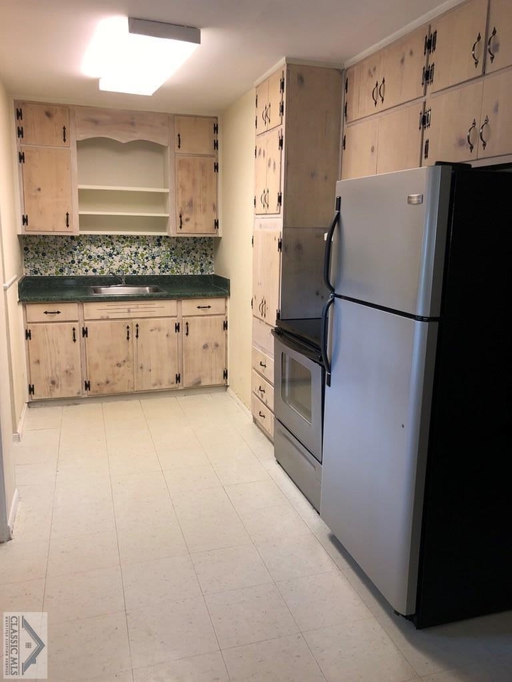 127 Pineview Drive Athens, GA 30606 - Photo 4 of 10 a white refrigerator freezer sitting in a kitchen