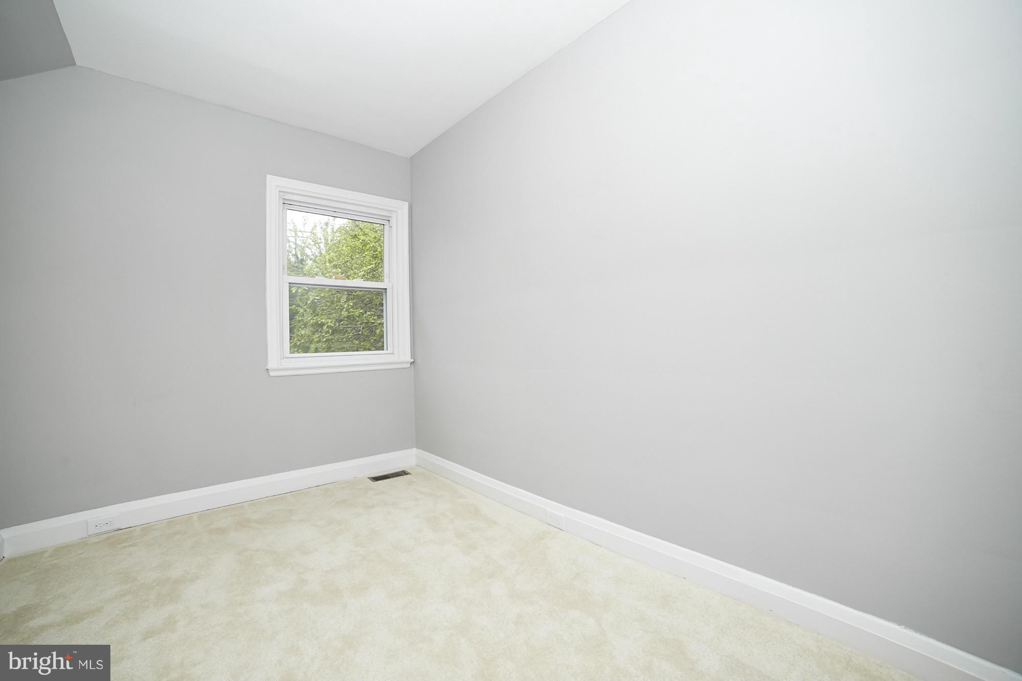 913 North Hill Road Baltimore, MD 21218 - Photo 22 of 30 Bedroom 3