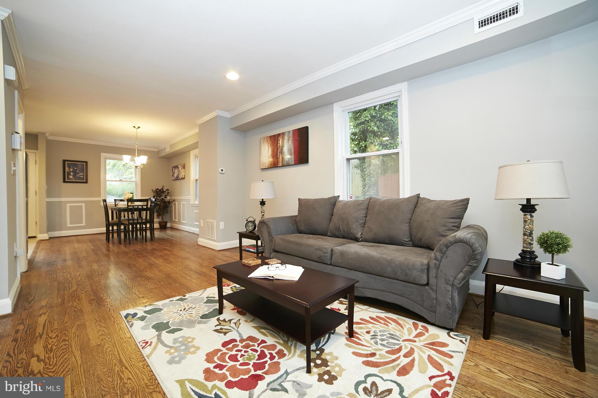 913 North Hill Road Baltimore, MD 21218 - Photo 6 of 30 Living Room