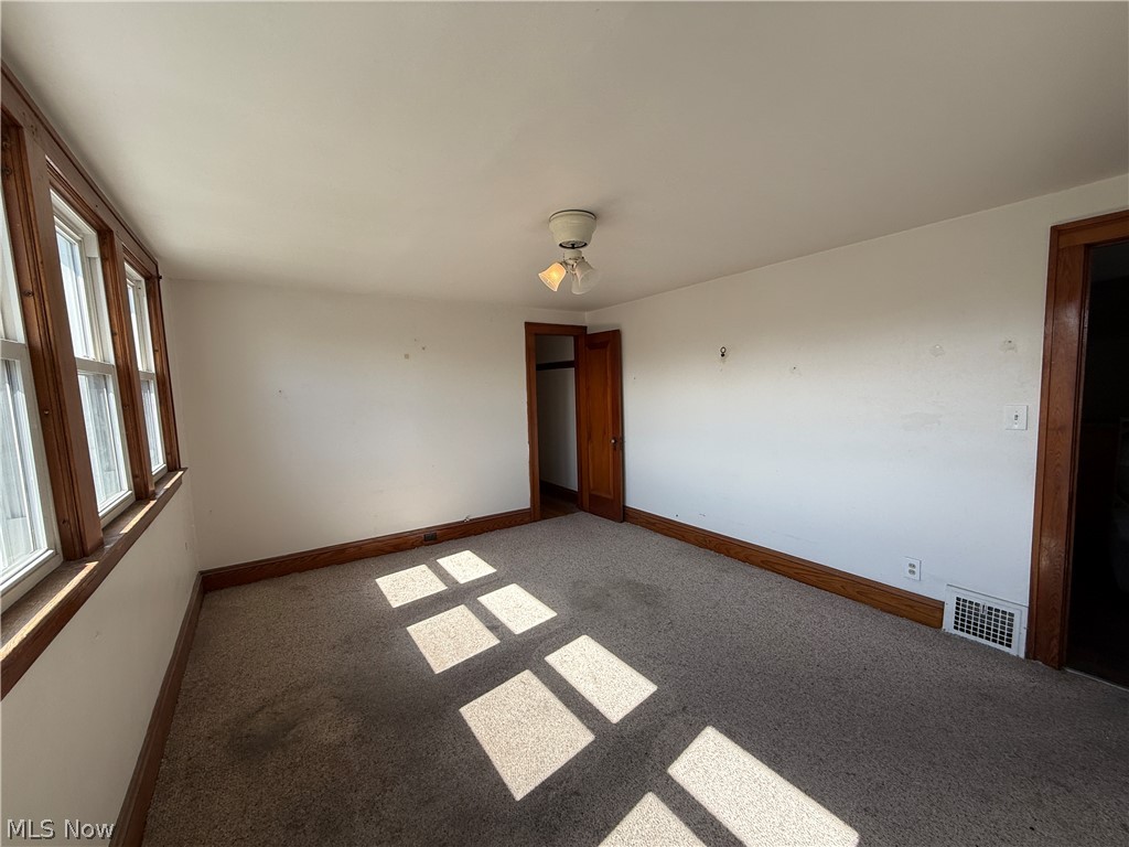 18309 Edgerton Road Cleveland, OH 44119 - Photo 14 of 20 UP Unit Living Room