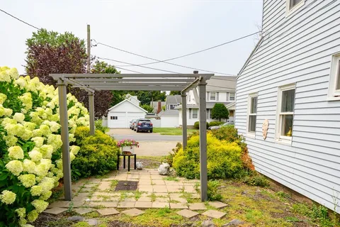 a view of a house with backyard and plants