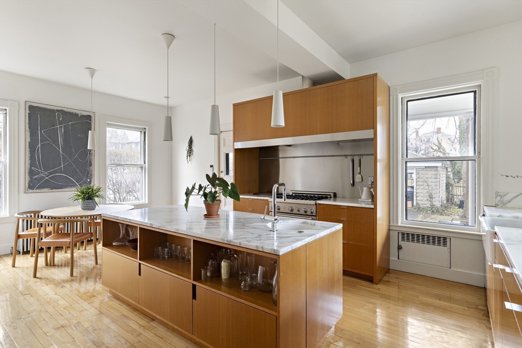 25 Russell Avenue Watertown, MA 02472 - Photo 14 of 40