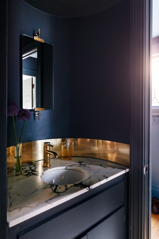 25 Russell Avenue Watertown, MA 02472 - Photo 16 of 40