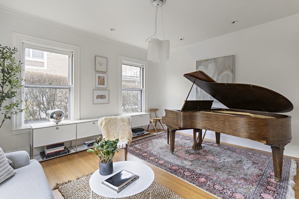 25 Russell Avenue Watertown, MA 02472 - Photo 4 of 40