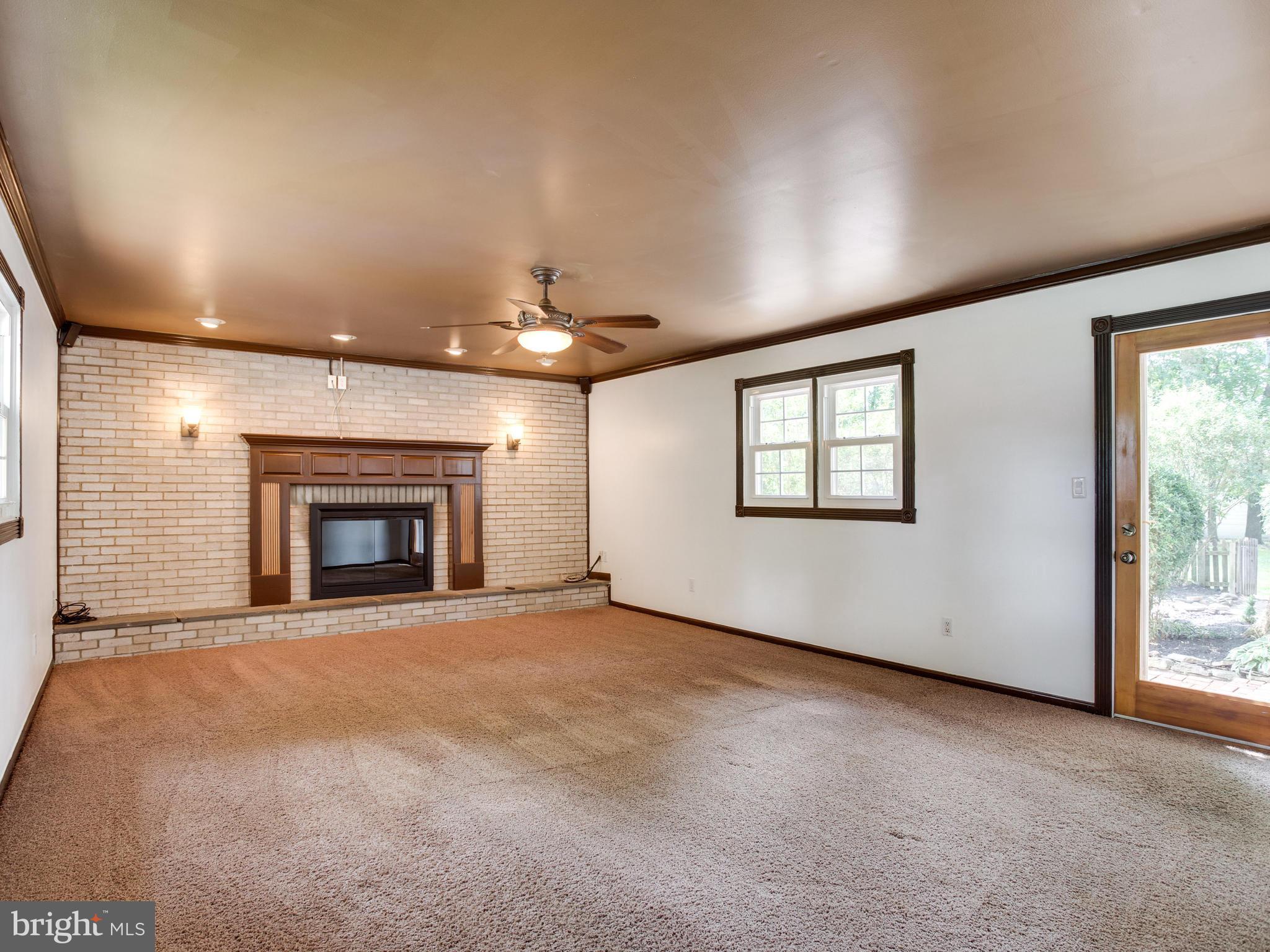 10385 Messick Road Midland, VA 22728 - Photo 15 of 30 Family Room