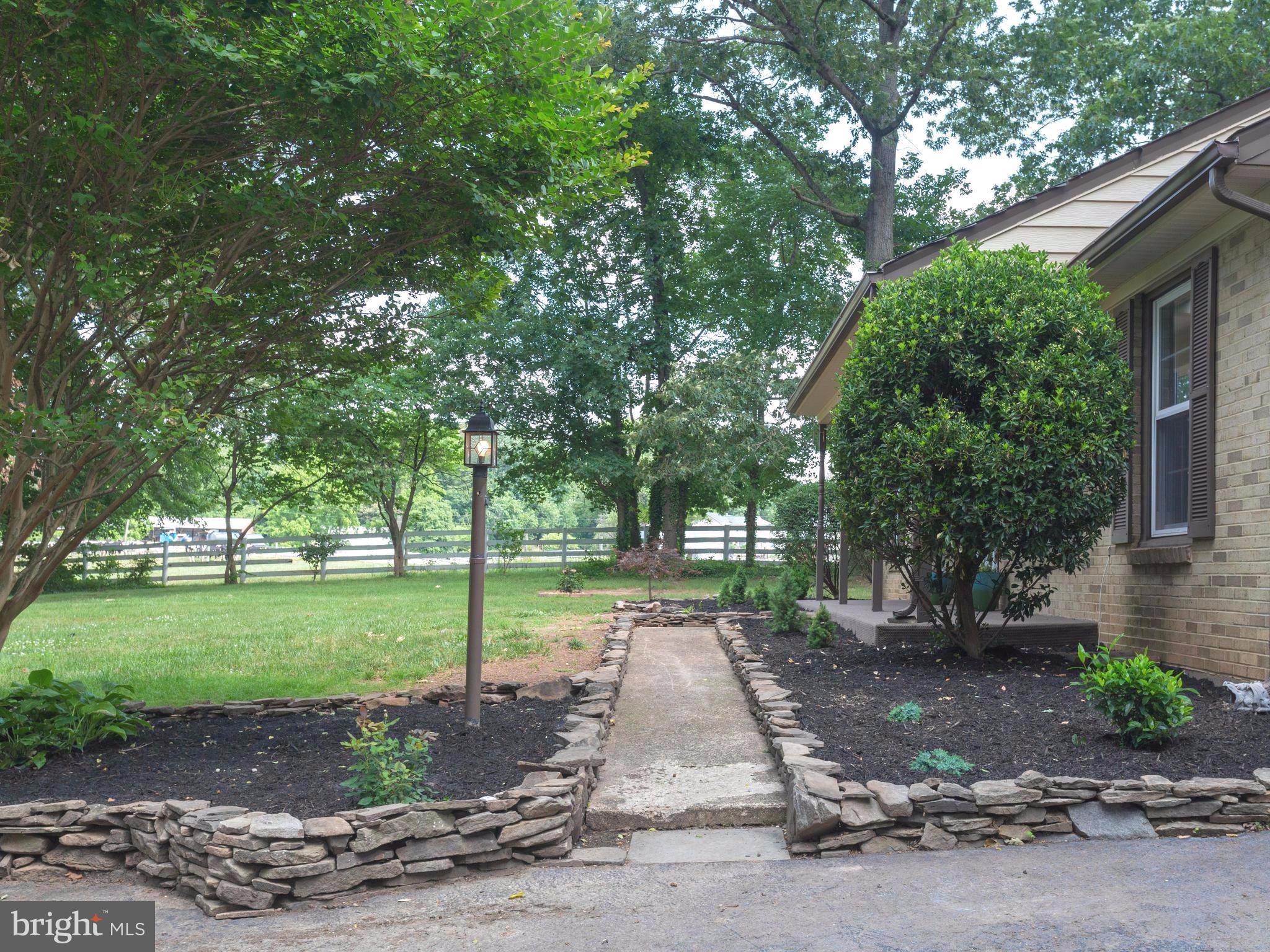 10385 Messick Road Midland, VA 22728 - Photo 4 of 30 Walkway