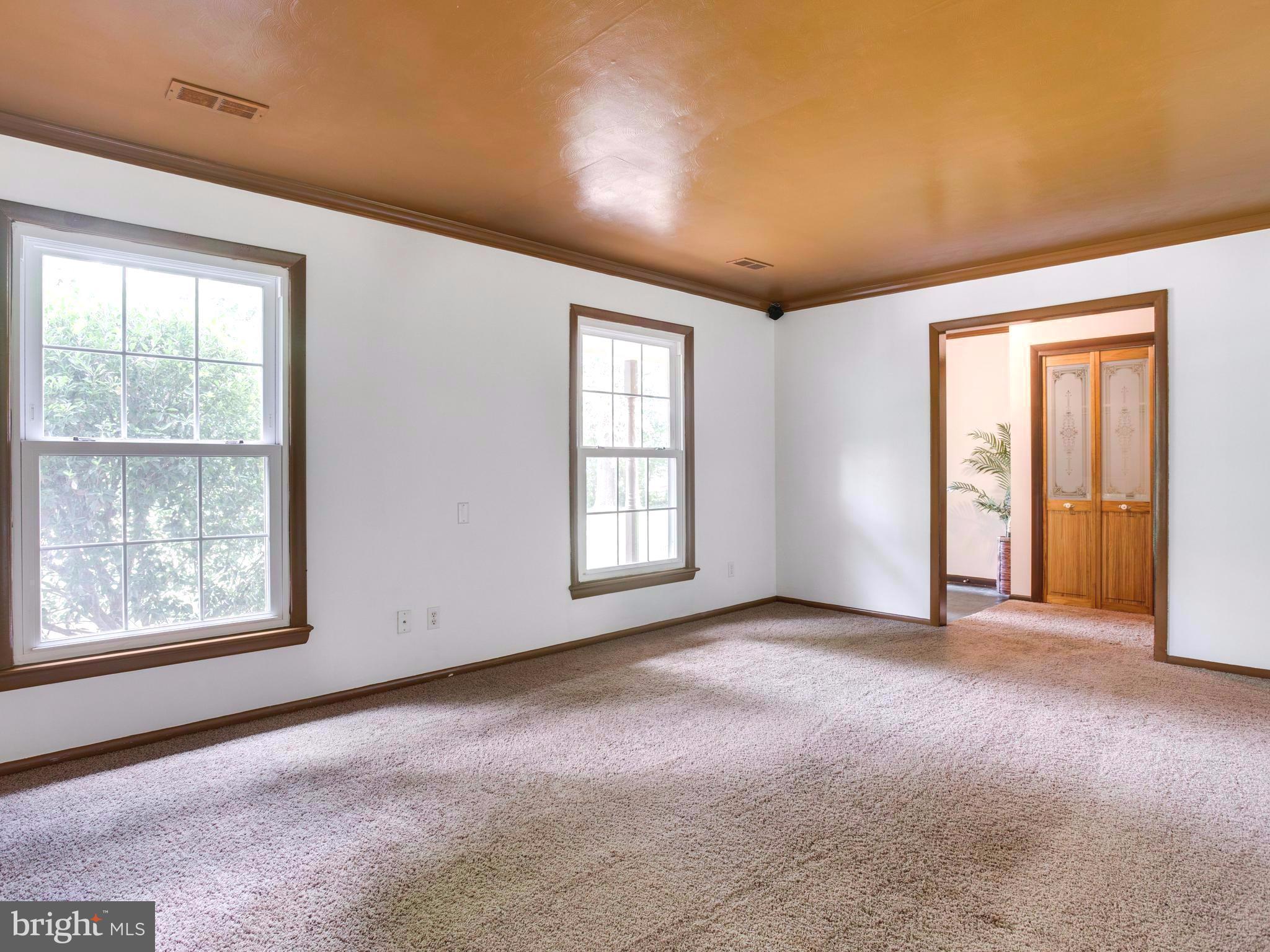 10385 Messick Road Midland, VA 22728 - Photo 6 of 30 Living Room