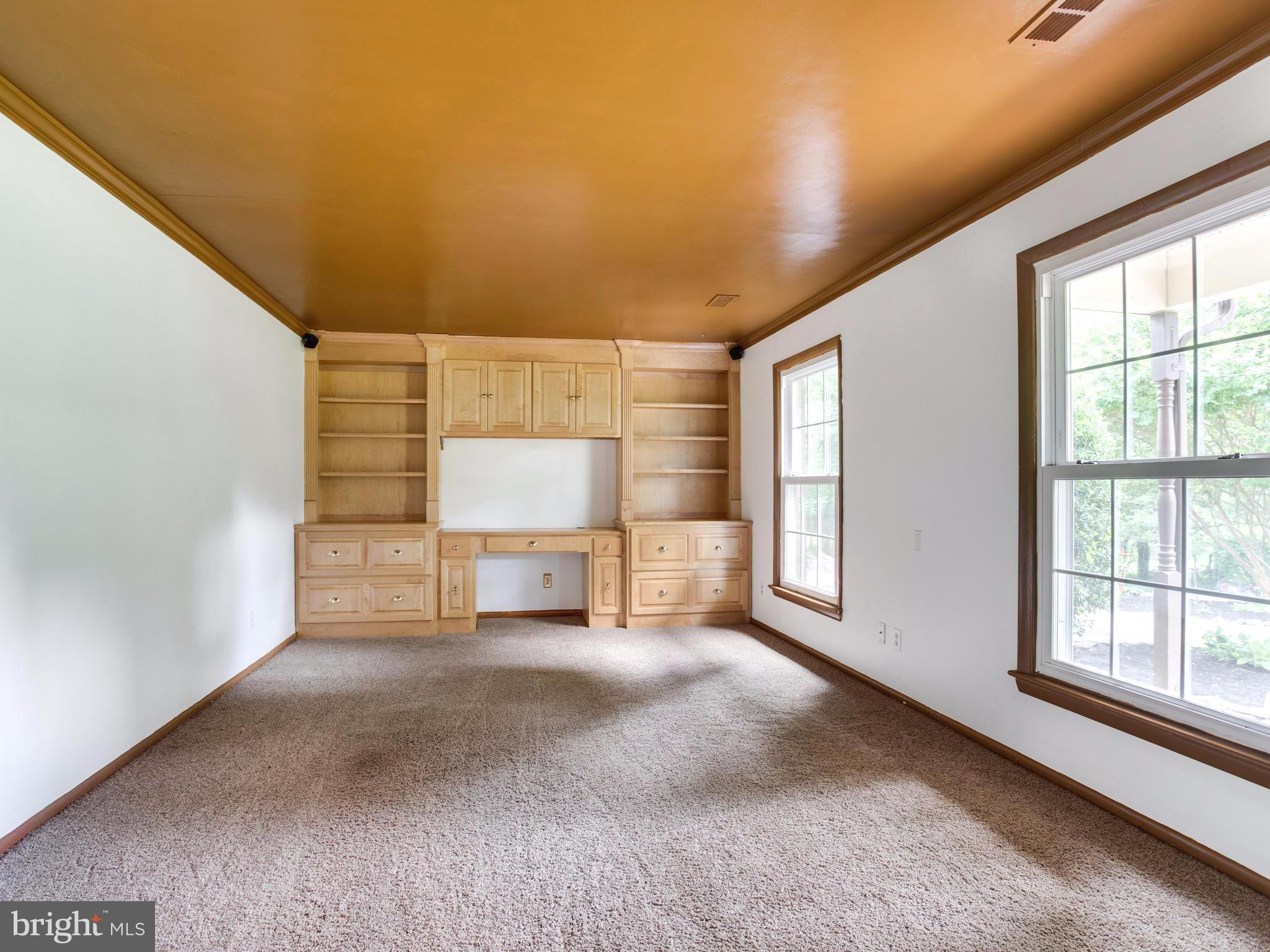 10385 Messick Road Midland, VA 22728 - Photo 7 of 30 Living Room
