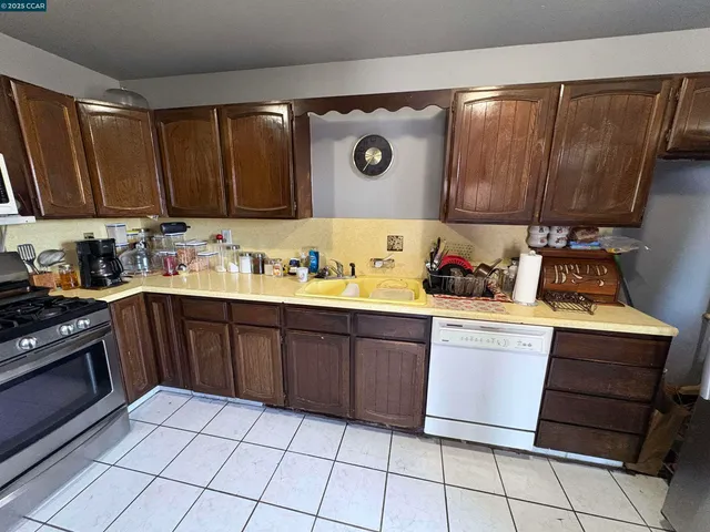 $775,000 | 9501 Castlewood Street, Oakland, CA 94605