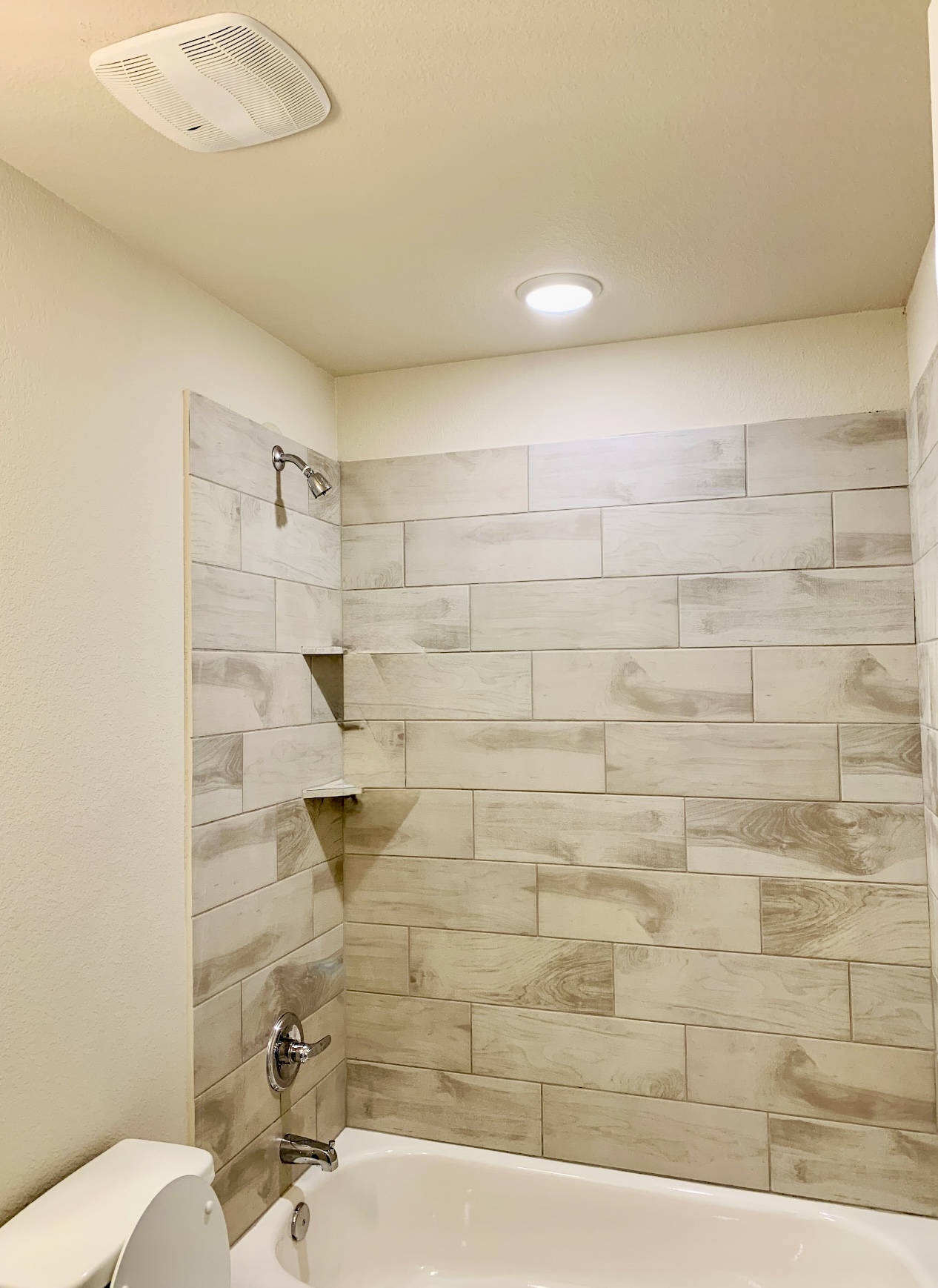 808 Fallbrook Drive Temple, TX 76502 - Photo 14 of 36 Bathroom with toilet and shower / bathtub combination