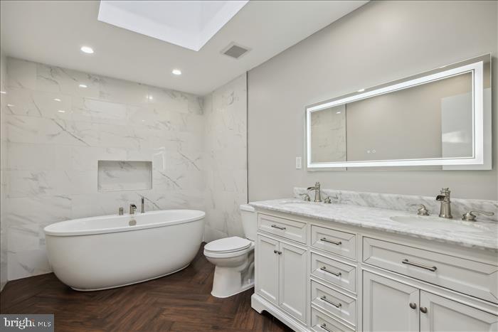 8104 Russell Road Alexandria, VA 22309 - Photo 12 of 51 Oversized Spa Bathroom