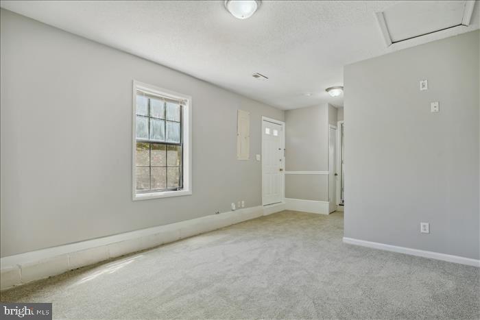 8104 Russell Road Alexandria, VA 22309 - Photo 39 of 51 Bright, open space