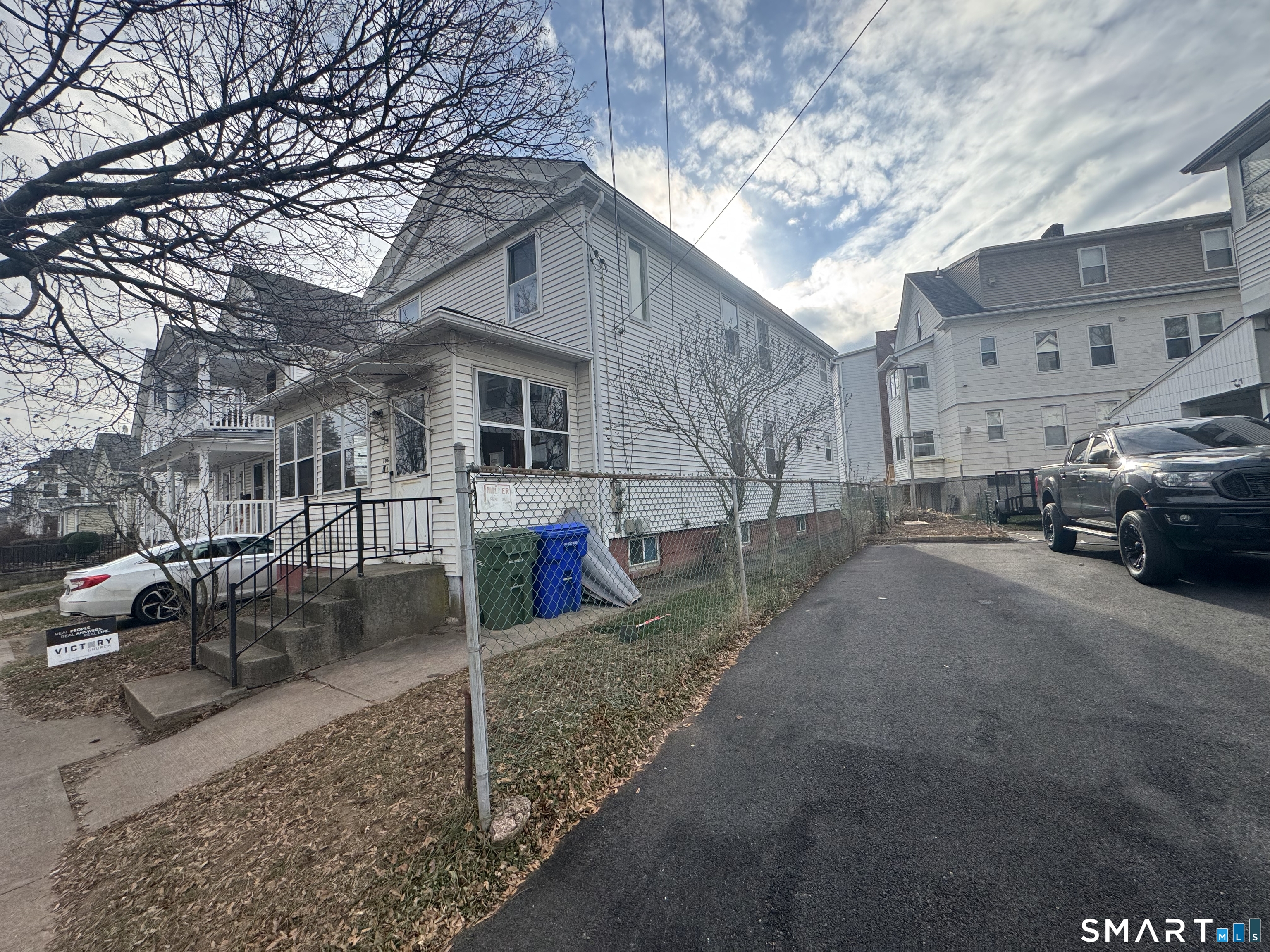 105 Spring Street Middletown, CT 06457 - Photo 2 of 29