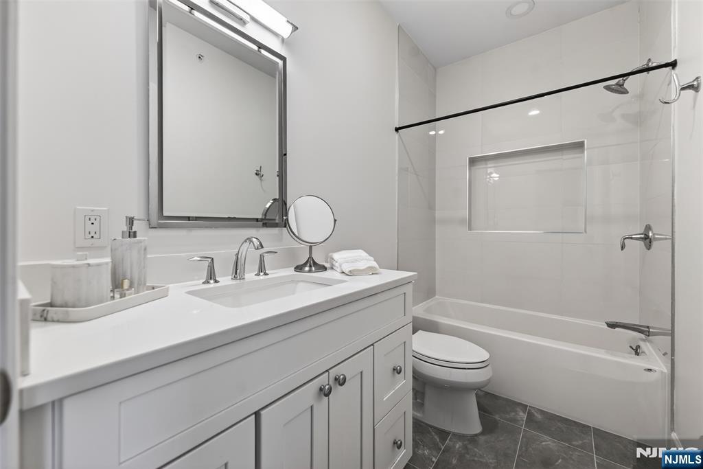 22 Gabriel Court, Unit 22 Paramus, NJ 07652 - Photo 28 of 38