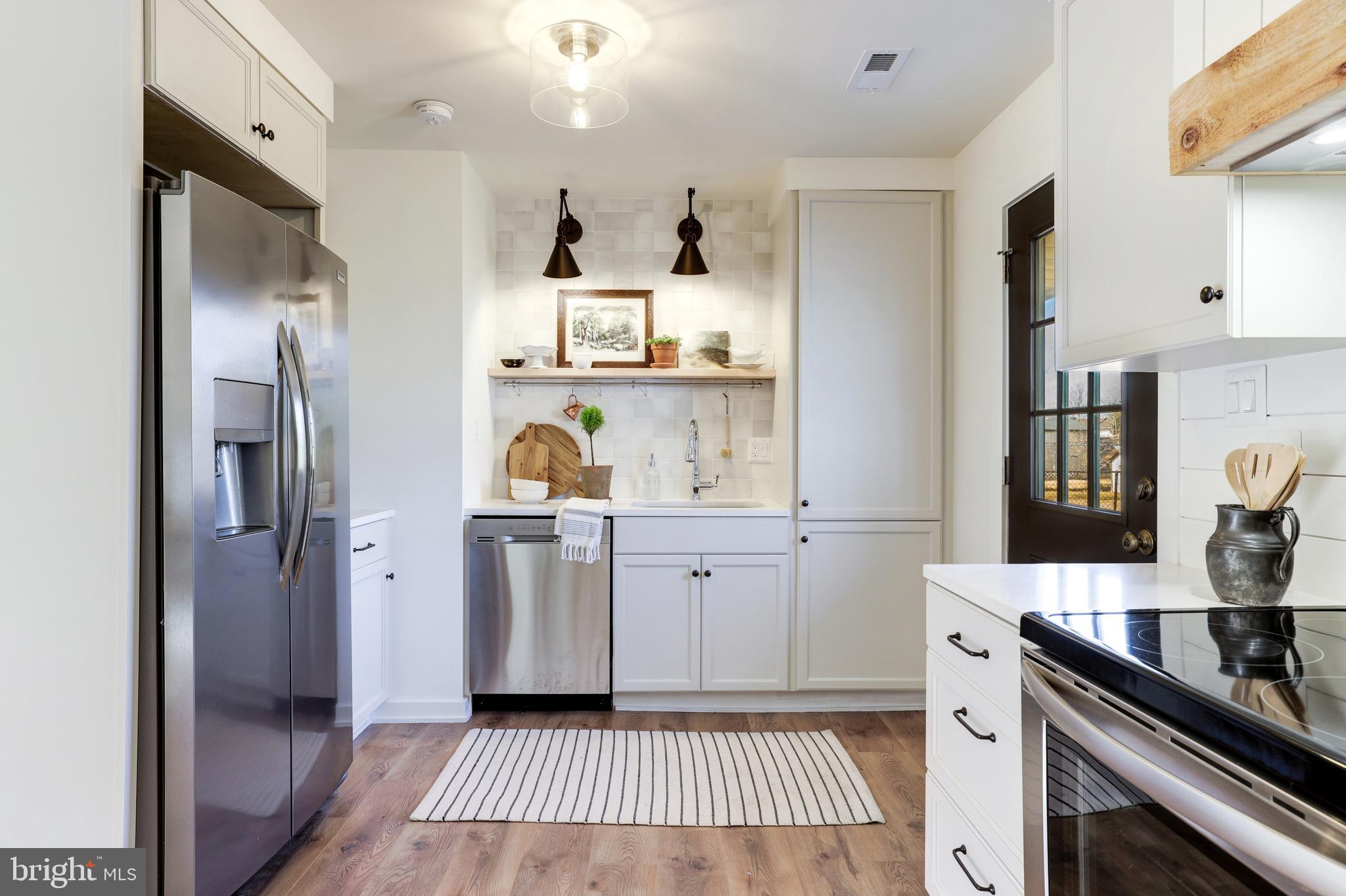 403 East Poplar Road Sterling, VA 20164 - Photo 19 of 33 Kitchen