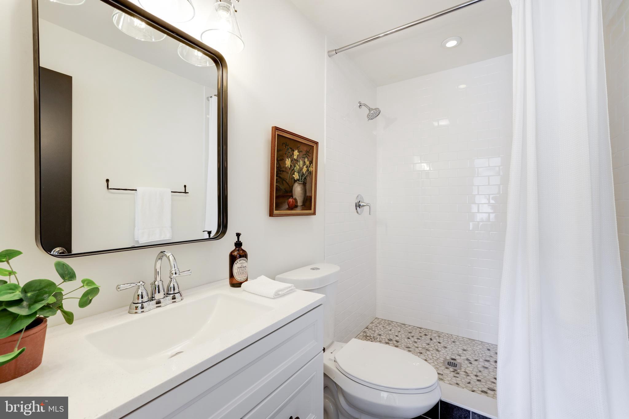 403 East Poplar Road Sterling, VA 20164 - Photo 26 of 33 En-Suite Bath