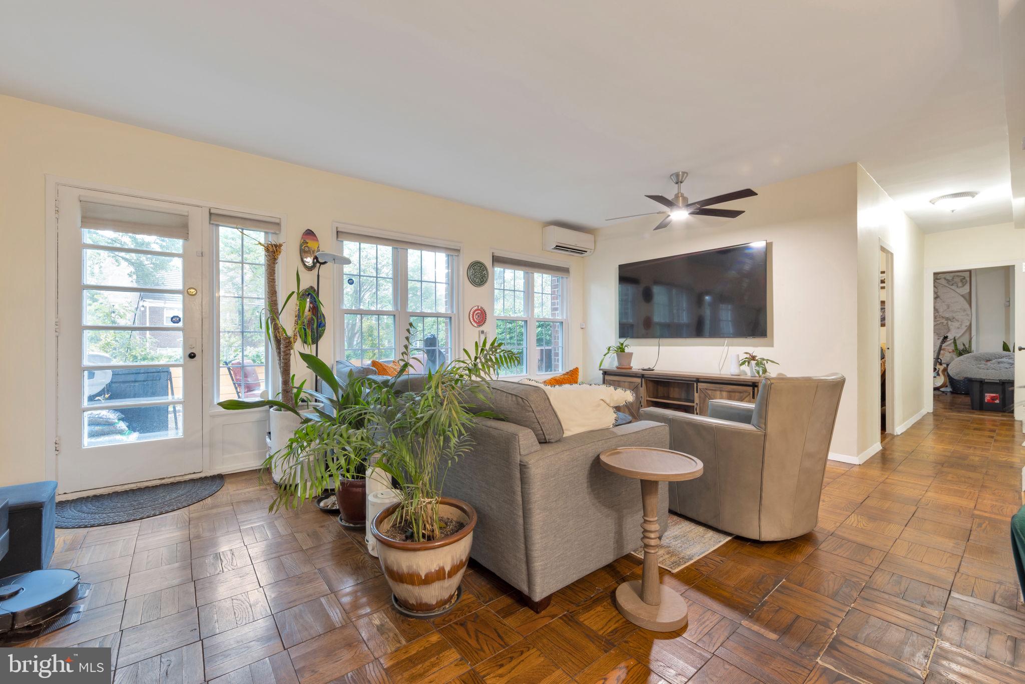 3400 Gunston Road Alexandria, VA 22302 - Photo 4 of 15 Bright and inviting living space.