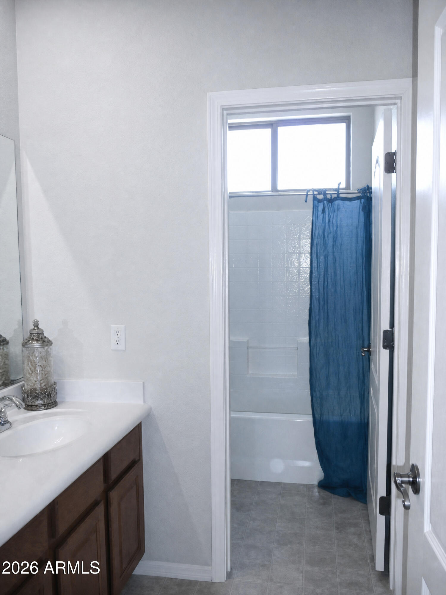 3670 East Warbler Road Gilbert, AZ 85297 - Photo 10 of 14 Upstairs Hall Bath