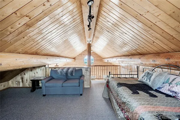 a view of entryway with couch