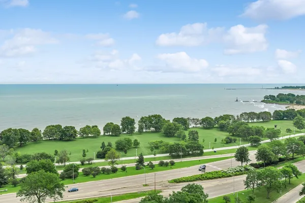 $340,000 | 5555 North Sheridan Road, Unit 1017, Chicago, IL 60640