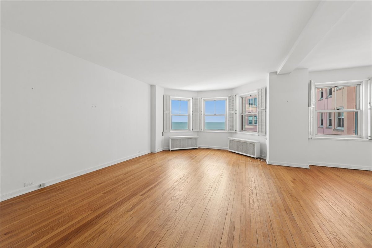 5555 North Sheridan Road, Unit 1017 Chicago, IL 60640 - Photo 4 of 21