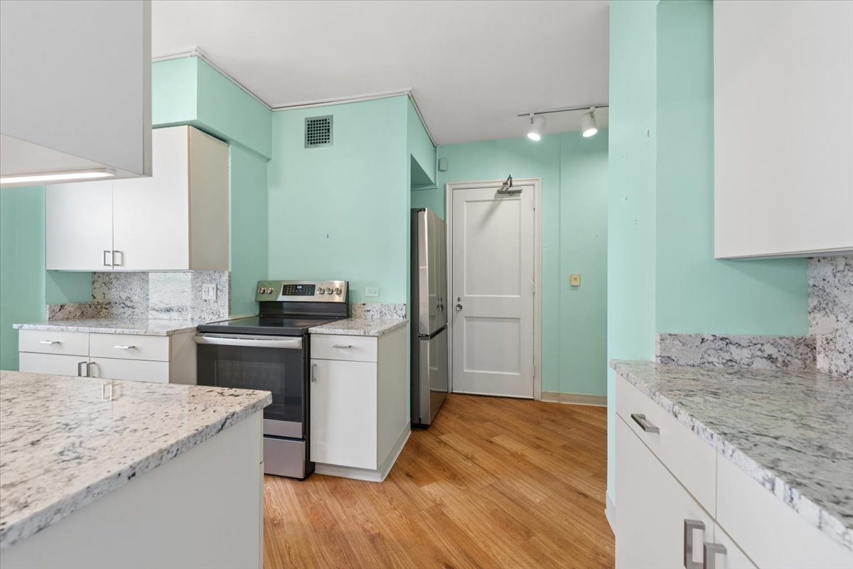 5555 North Sheridan Road, Unit 1017 Chicago, IL 60640 - Photo 7 of 21