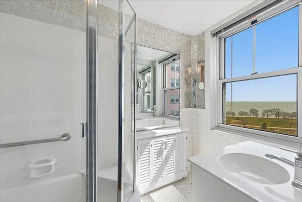 $340,000 | 5555 North Sheridan Road, Unit 1017, Chicago, IL 60640