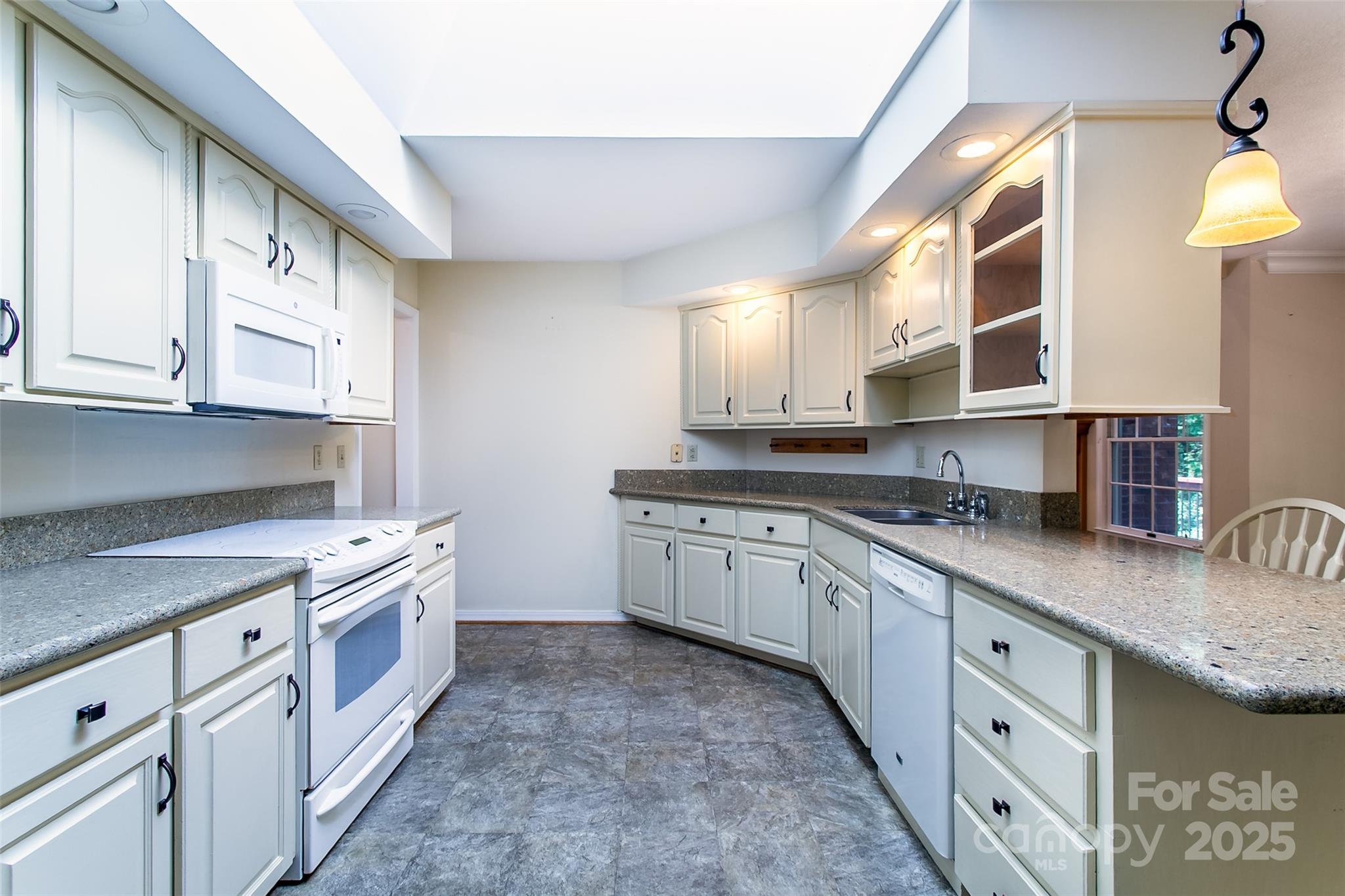 185 Oak Ridge Drive Clyde, NC 28721 - Photo 10 of 33