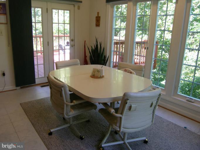 8 Rideout Court Gaithersburg, MD 20877 - Photo 11 of 30 Kitchen
