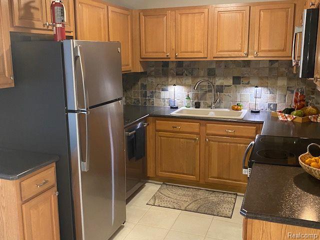 2377 Walton Boulevard, Unit 12 Rochester Hills, MI 48309 - Photo 8 of 23