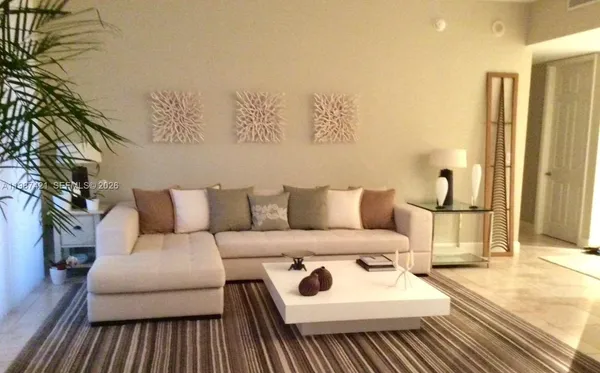 $6,500 | 55 Merrick Way, Unit 825, Coral Gables, FL 33134