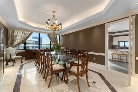 $9,900,000 | 5225 Collins Avenue, Unit PH8, Miami Beach, FL 33140