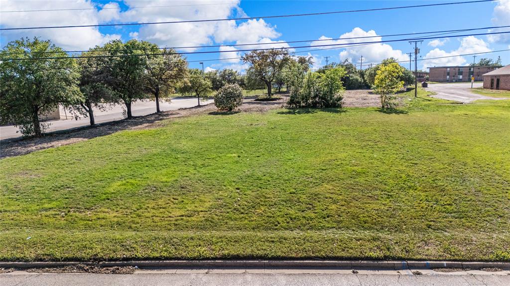 720 North New Road Waco, TX 76710 - Photo 3 of 39 a view of a garden