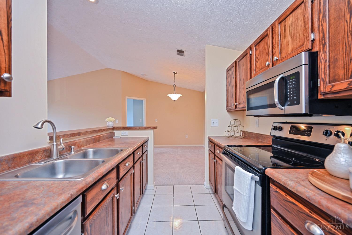 7382 Ridgepoint Drive, Unit 9 Cincinnati, OH 45230 - Photo 13 of 30 Gallery Image 13