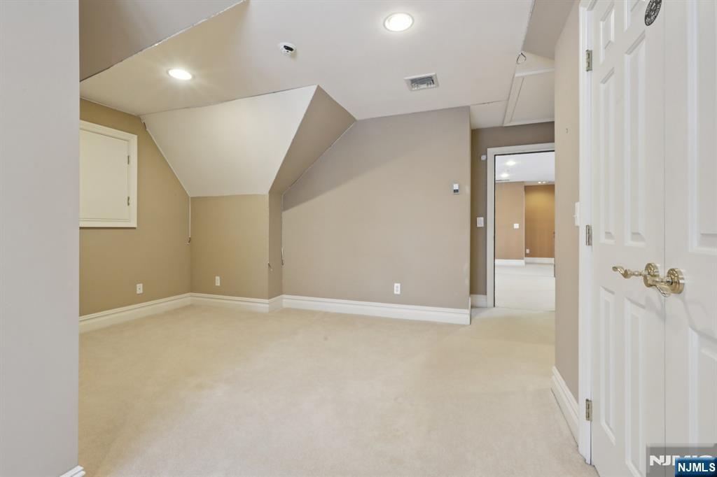 84 Walsh Drive Mahwah, NJ 07430 - Photo 32 of 50