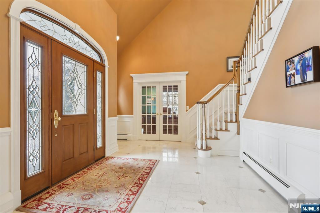 84 Walsh Drive Mahwah, NJ 07430 - Photo 4 of 50