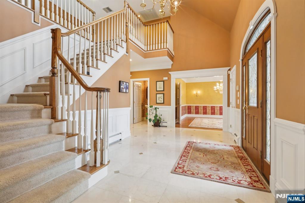 84 Walsh Drive Mahwah, NJ 07430 - Photo 5 of 50